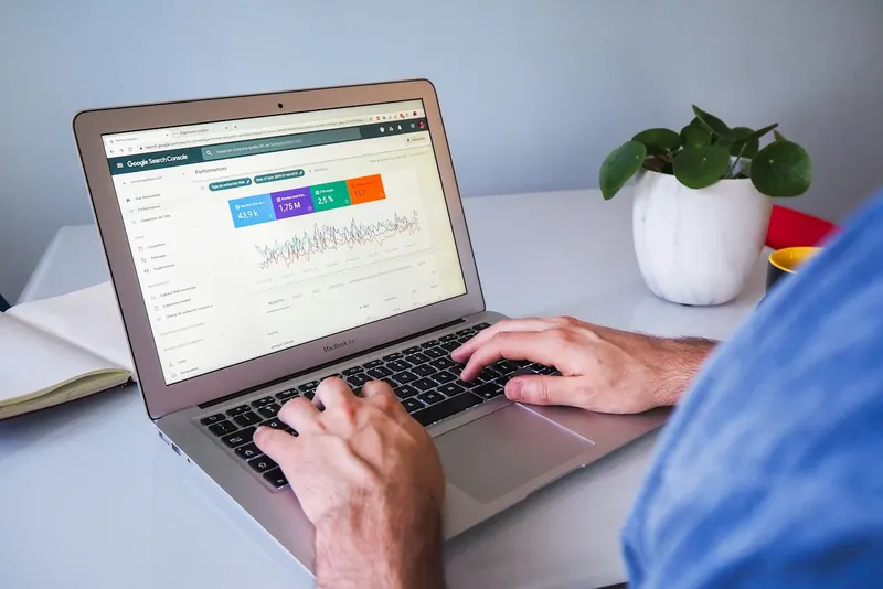 Travail sur un site internet depuis un ordinateur portable